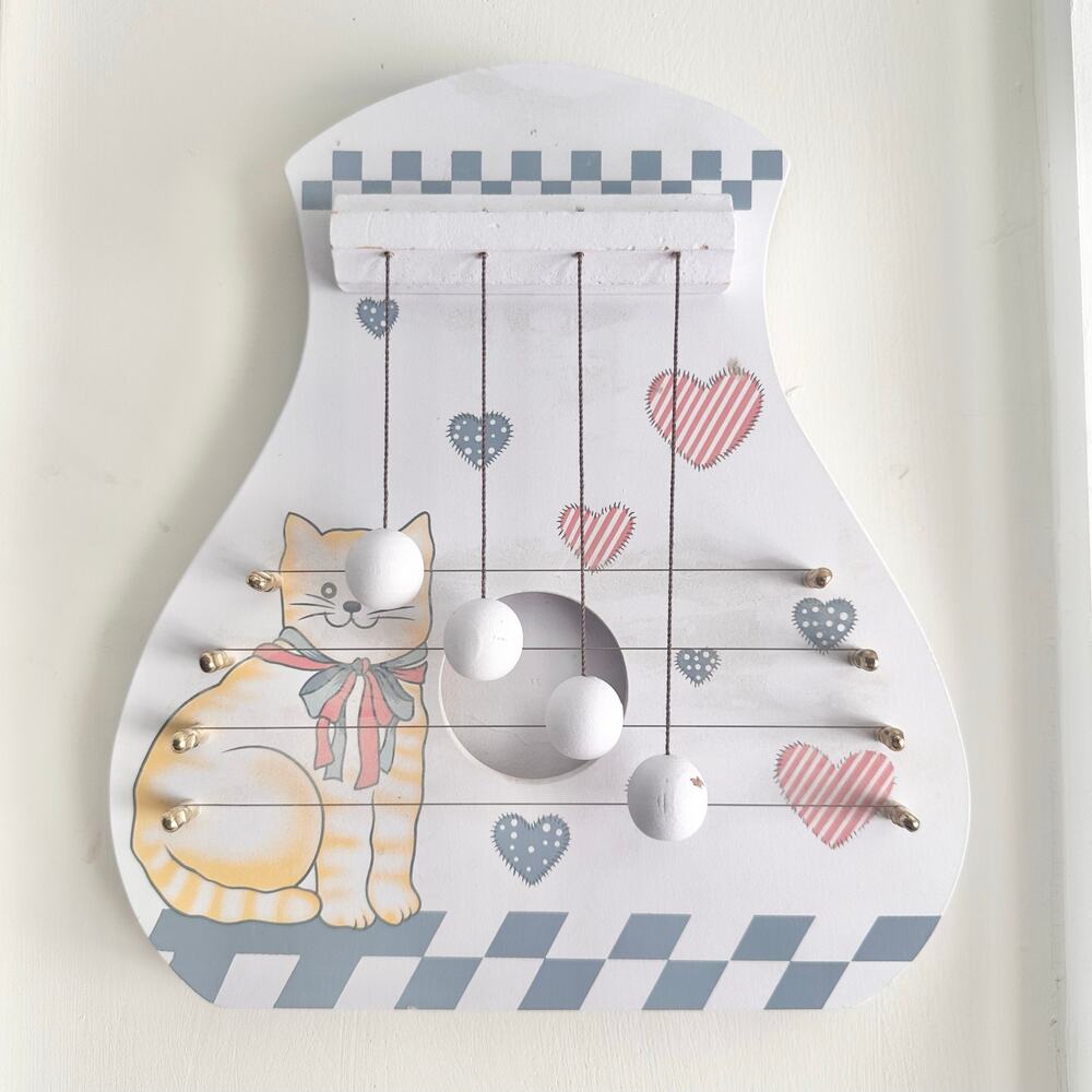 Vintage Taiwan White Cottagecore Folk Cat Heart Wooden Wall Harp Chime Country